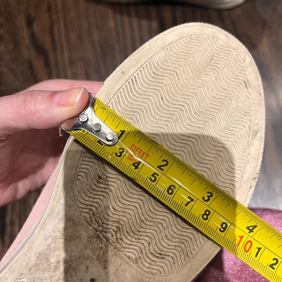 Ugg - Picture 10 of 11